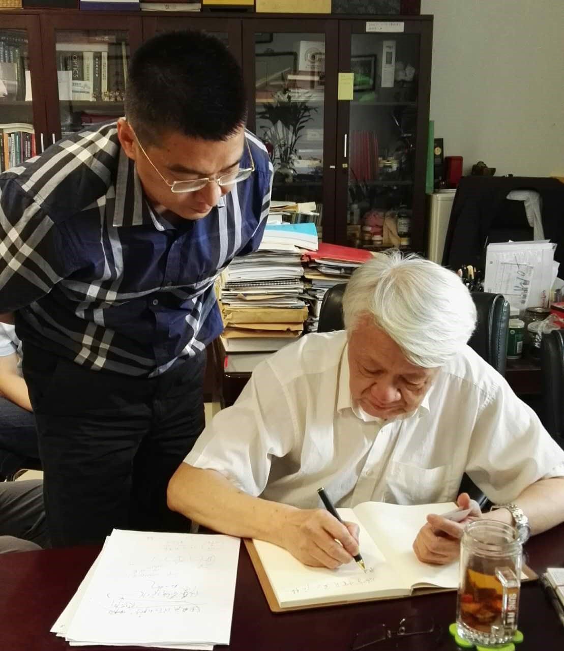 e18a29544ea69c2121deeb1a20a82199_1-161014110042426