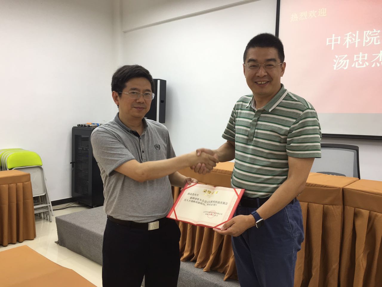 1e792c9cb82ec0be4a2cfb78fef7ebf7_1-161014105621Q8 1e792c9cb82ec0be4a2cfb78fef7ebf7_1-161014105621Q8